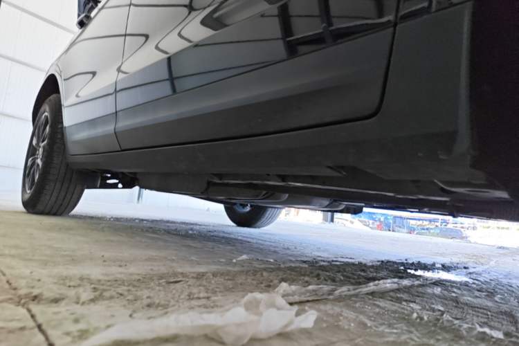 Used Cadillac XT5 2021 28T Four-Wheel Drive Tech Version Right Side Sill