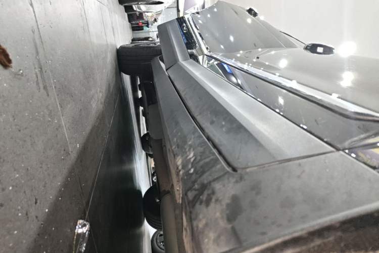 Used Cadillac XT5 2021 2.0T Two-Wheel Drive Luxury Version Right Side Sill