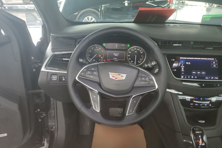 Used Cadillac XT5 2021 2.0T Two-Wheel Drive Luxury Version Steering Wheel