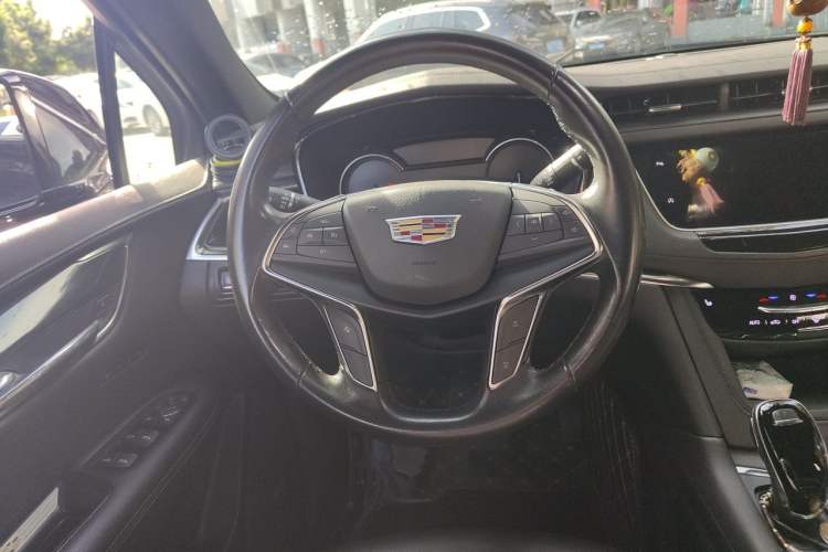 Used Cadillac XT5 2021 2.0T Two-Wheel Drive Luxury Version Steering Wheel