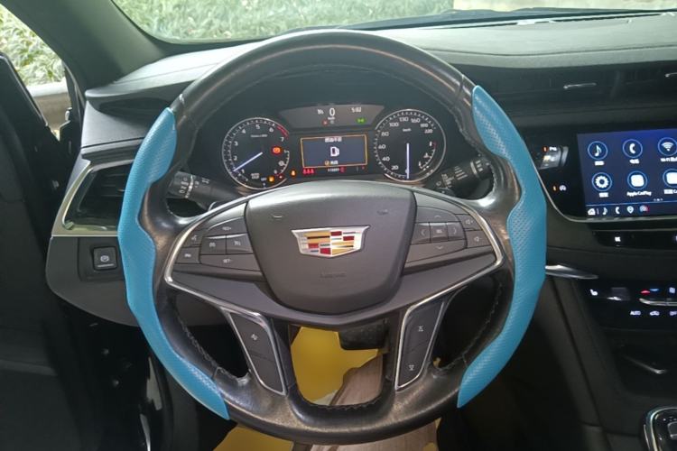 Used Cadillac XT5 2021 28T Luxury Model Steering Wheel