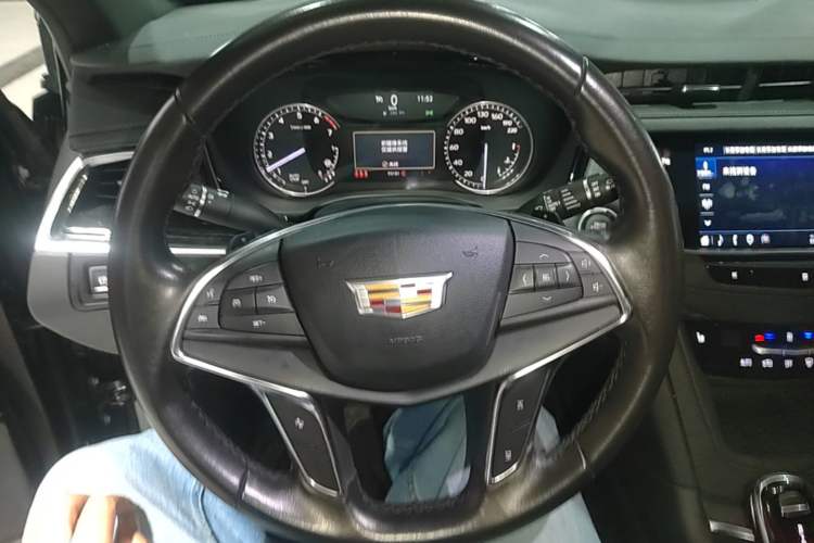 Used Cadillac XT5 2021 28T Luxury Model Steering Wheel