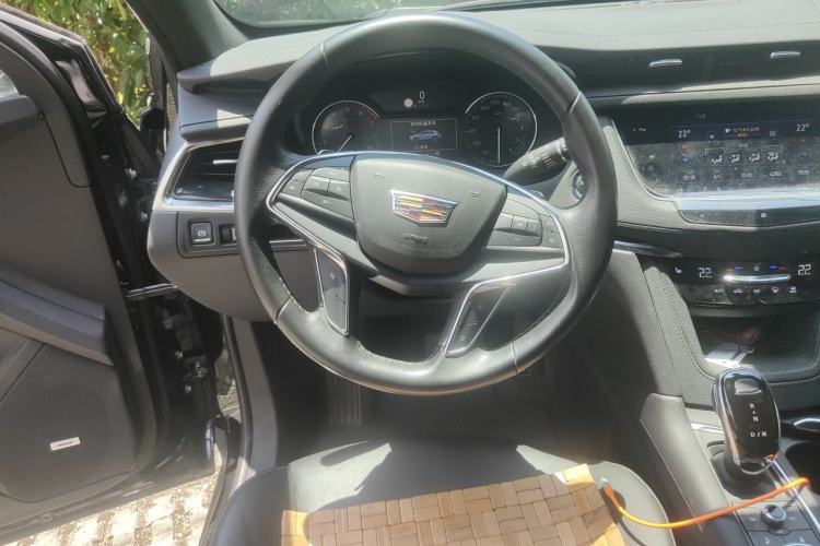 Used Cadillac XT5 2021 28T Four-Wheel Drive Luxury Version Steering Wheel