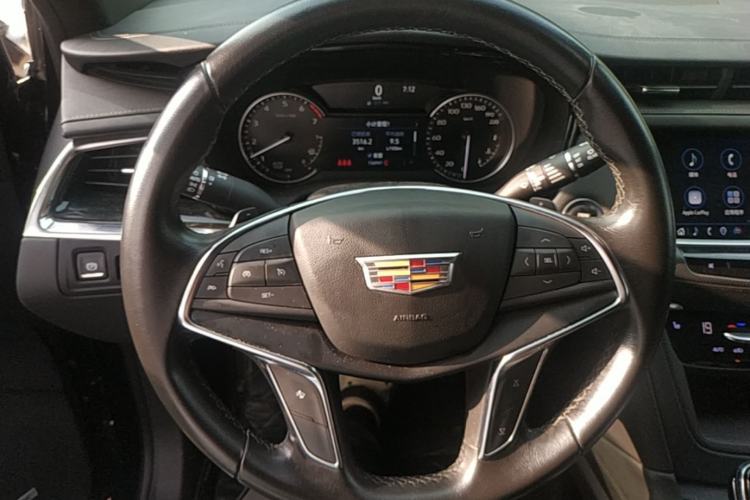 Used Cadillac XT5 2021 28T Luxury Model Steering Wheel