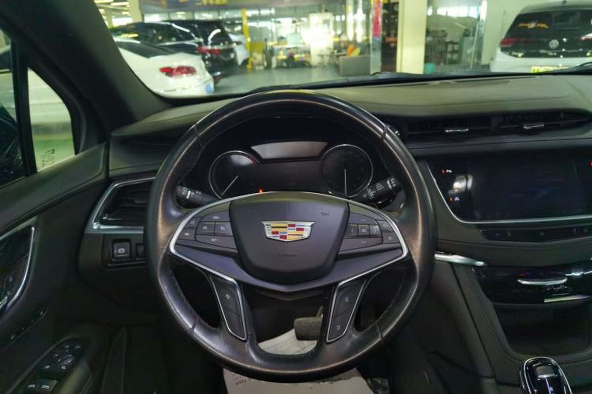Used Cadillac XT5 2021 28T Luxury Model Steering Wheel