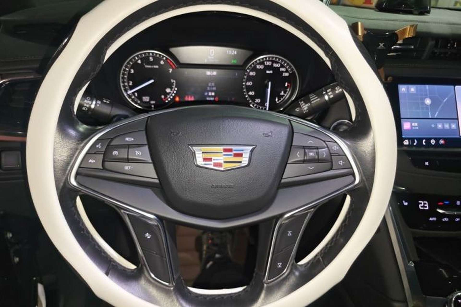 Used Cadillac XT5 2021 28T Luxury Model Steering Wheel