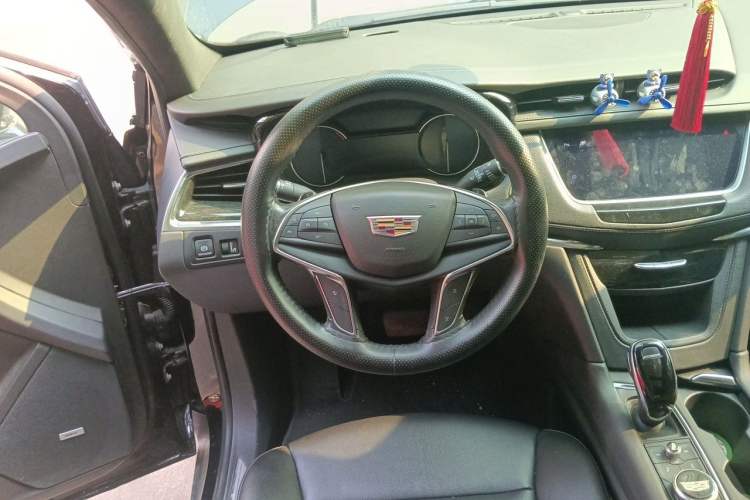 Used Cadillac XT5 2021 2.0T Two-Wheel Drive Luxury Version Steering Wheel