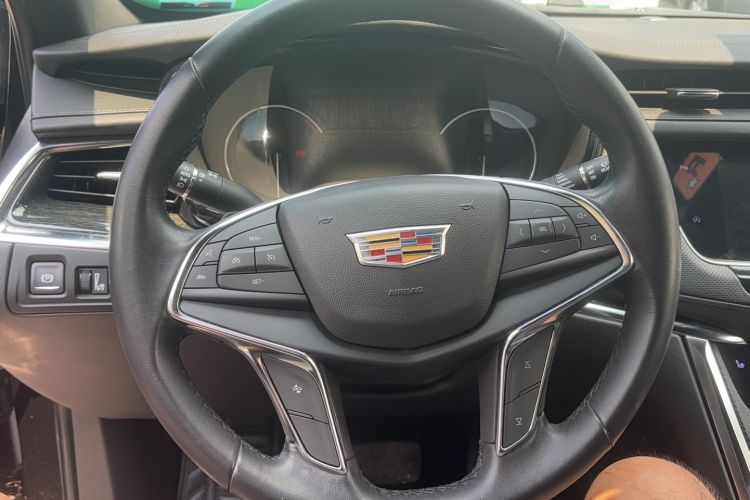 Used Cadillac XT5 2021 2.0T Two-Wheel Drive Luxury Version Steering Wheel