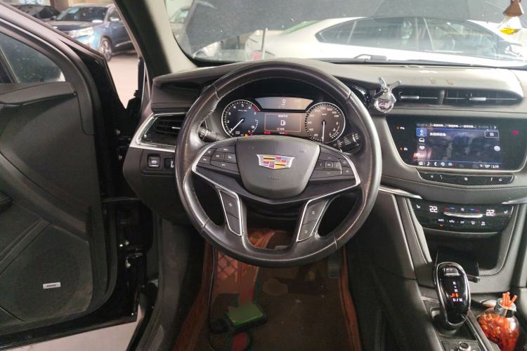Used Cadillac XT5 2021 2.0T Two-Wheel Drive Luxury Version Steering Wheel