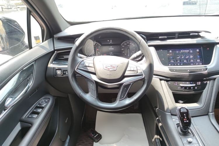 Used Cadillac XT5 2021 2.0T Two-Wheel Drive Luxury Version Steering Wheel