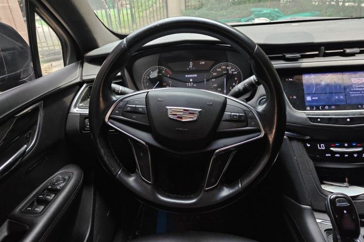Used Cadillac XT5 2021 28T Luxury Model Steering Wheel