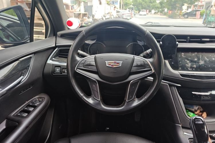 Used Cadillac XT5 2021 2.0T Two-Wheel Drive Luxury Version Steering Wheel