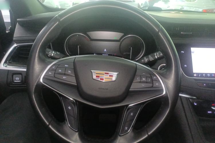 Used Cadillac XT5 2021 2.0T Two-Wheel Drive Luxury Version Steering Wheel