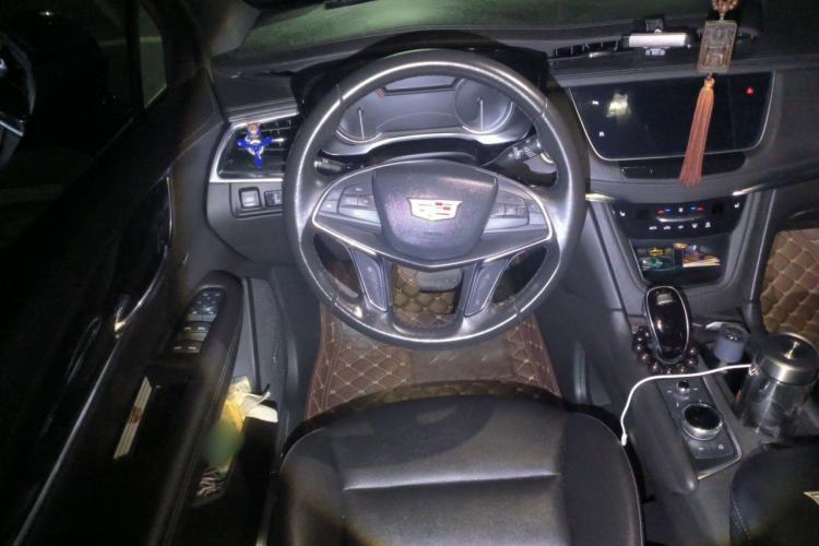 Used Cadillac XT5 2021 2.0T Four-Wheel Drive Luxury Version Steering Wheel