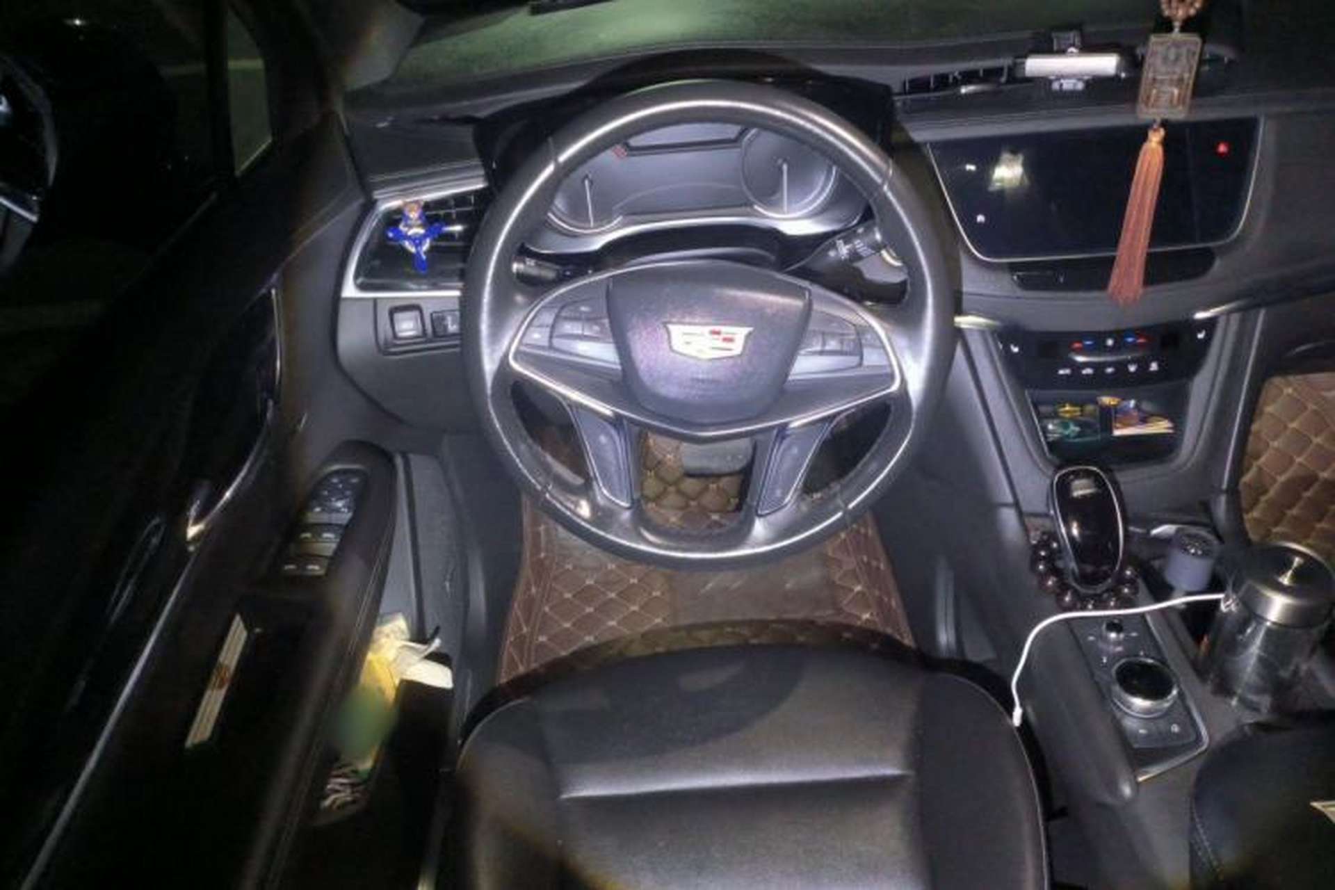 Used Cadillac XT5 2021 2.0T Four-Wheel Drive Luxury Version Steering Wheel