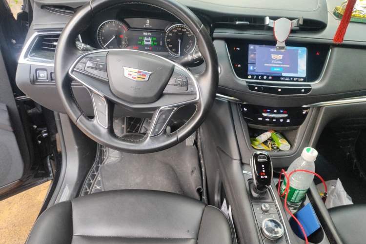 Used Cadillac XT5 2021 28T Luxury Model Steering Wheel