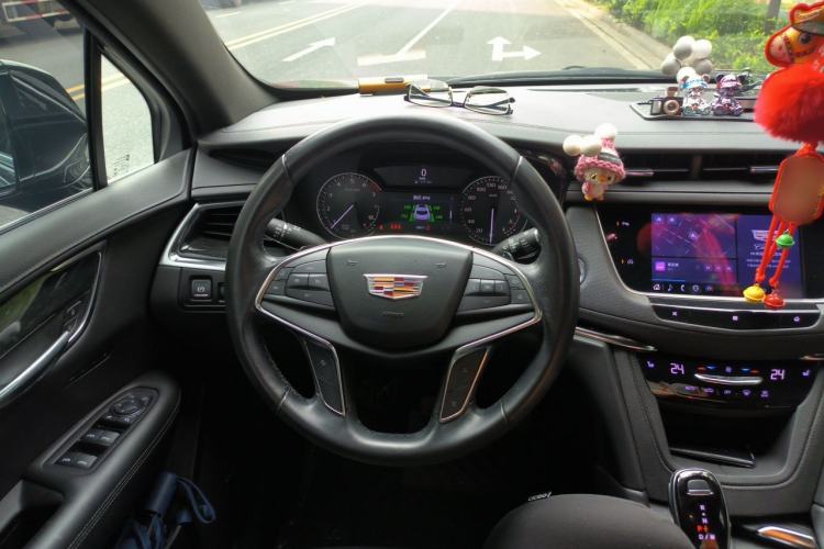Used Cadillac XT5 2021 2.0T Two-Wheel Drive Luxury Version Steering Wheel