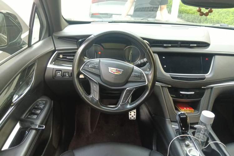 Used Cadillac XT5 2021 28T Luxury Model Steering Wheel