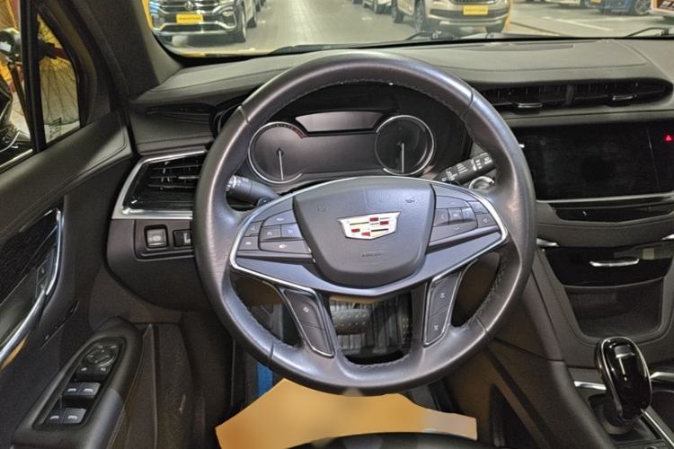 Used Cadillac XT5 2021 28T Luxury Model Steering Wheel
