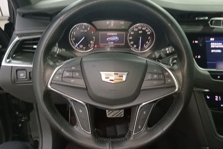 Used Cadillac XT5 2021 28T Luxury Model Steering Wheel