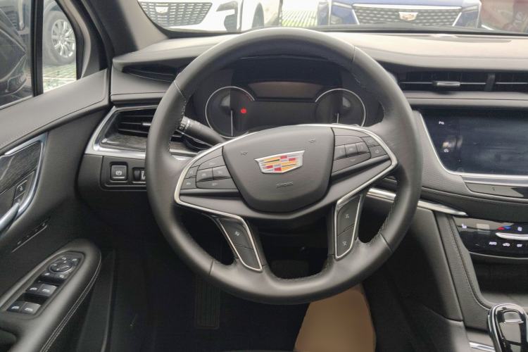 Used Cadillac XT5 2021 2.0T Two-Wheel Drive Luxury Version Steering Wheel