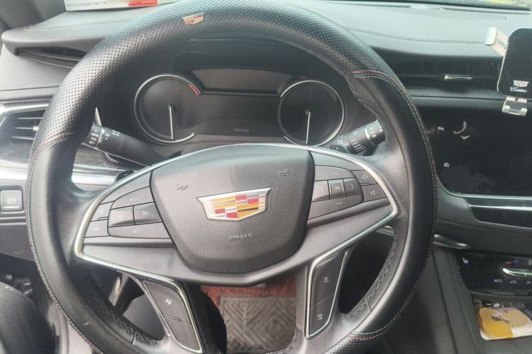 Used Cadillac XT5 2021 28T Luxury Model Steering Wheel