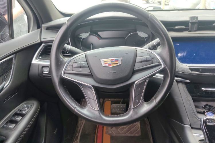 Used Cadillac XT5 2021 28T Luxury Model Steering Wheel