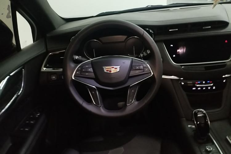 Used Cadillac XT5 2021 28T Luxury Model Steering Wheel