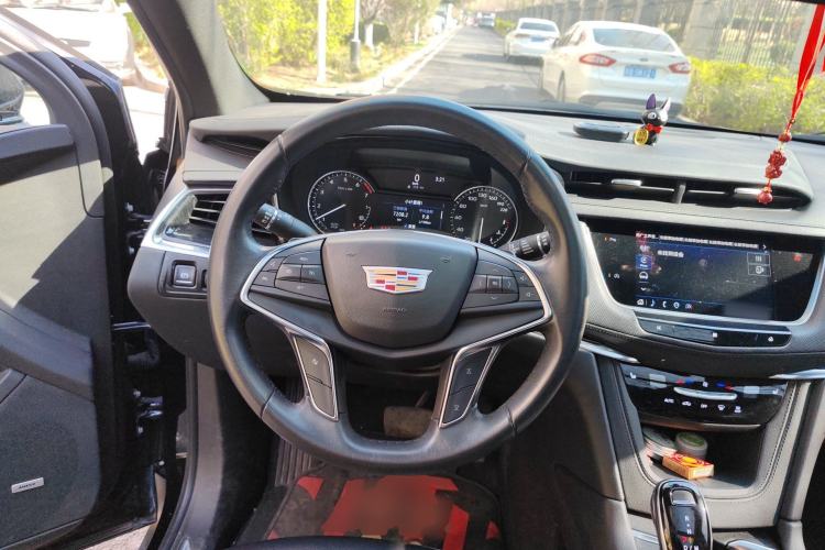 Used Cadillac XT5 2021 2.0T Two-Wheel Drive Luxury Version Steering Wheel