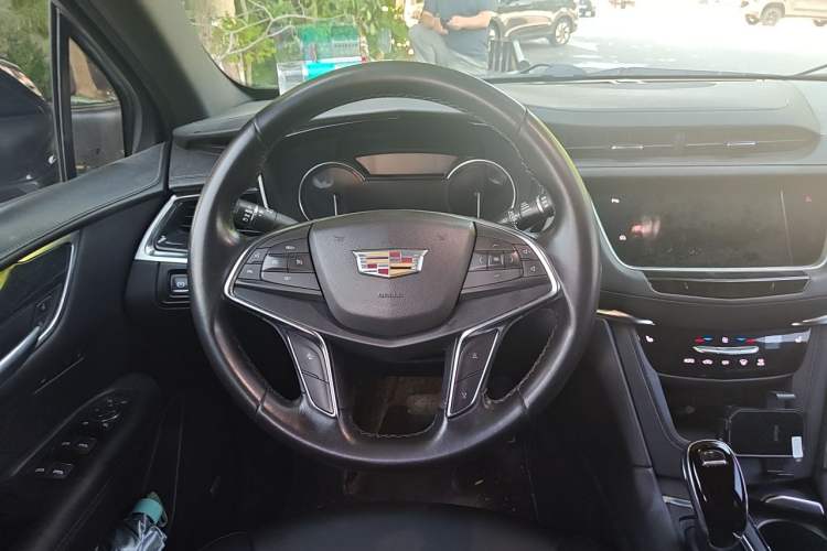 Used Cadillac XT5 2021 2.0T Two-Wheel Drive Luxury Version Steering Wheel