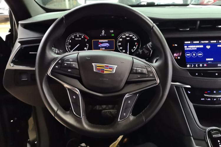 Used Cadillac XT5 2021 2.0T Two-Wheel Drive Luxury Version Steering Wheel