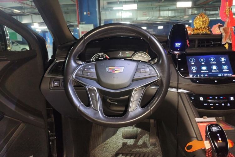 Used Cadillac XT5 2021 28T Luxury Model Steering Wheel