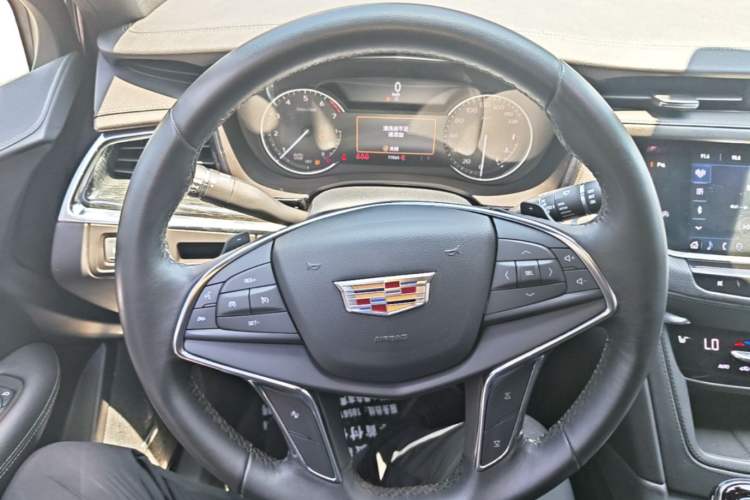 Used Cadillac XT5 2021 2.0T Two-Wheel Drive Luxury Version Steering Wheel
