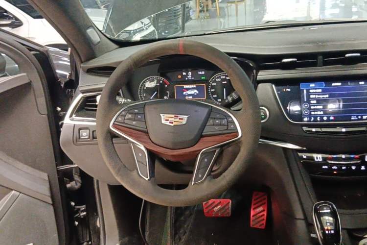 Used Cadillac XT5 2021 2.0T Two-Wheel Drive Luxury Version Steering Wheel