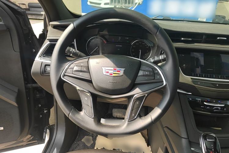 Used Cadillac XT5 2021 28T Luxury Model Steering Wheel
