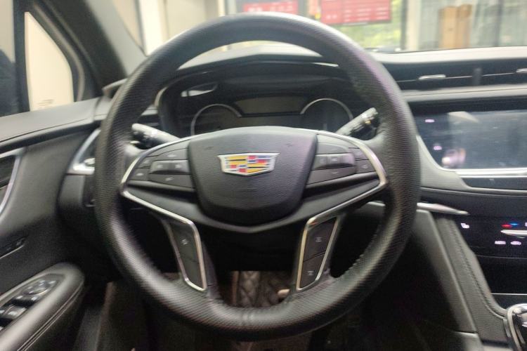 Used Cadillac XT5 2021 28T Luxury Model Steering Wheel
