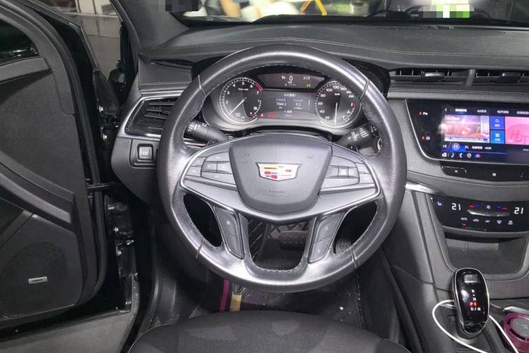 Used Cadillac XT5 2021 28T Luxury Model Steering Wheel