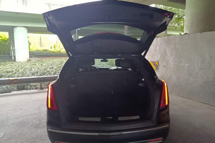 Used Cadillac XT5 2021 28T Luxury Model Trunk