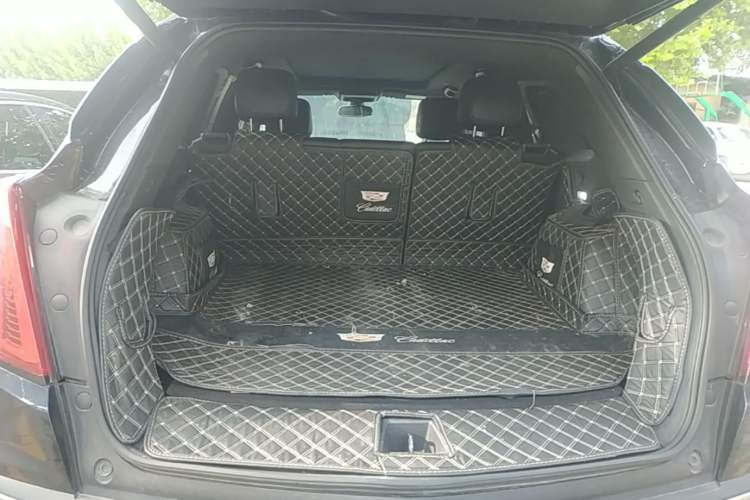 Used Cadillac XT5 2021 28T Luxury Model Trunk