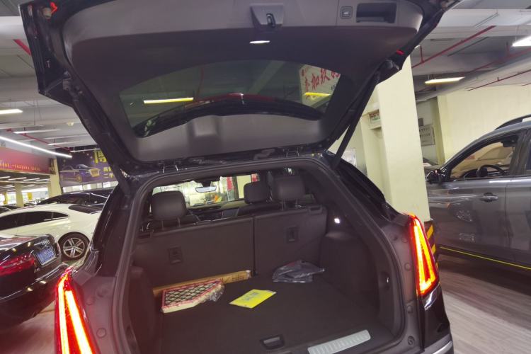 Used Cadillac XT5 2021 28T Luxury Model Trunk