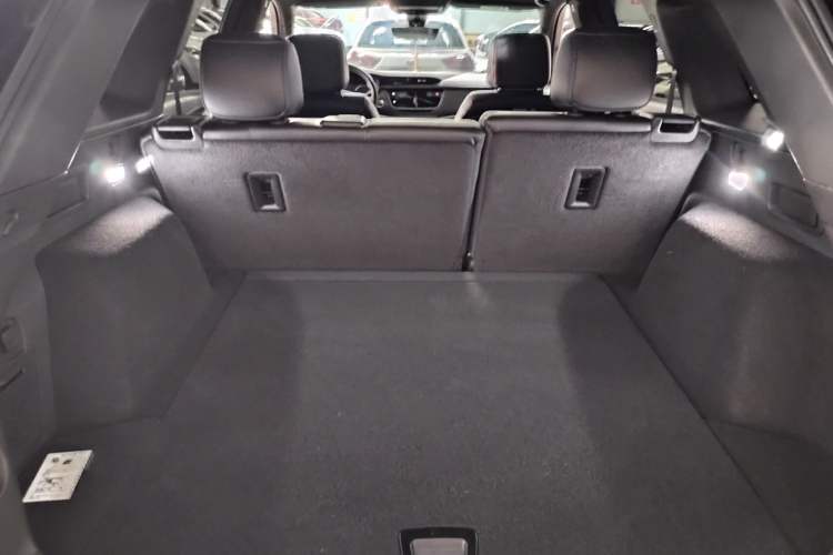 Used Cadillac XT5 2021 28T Luxury Model Trunk