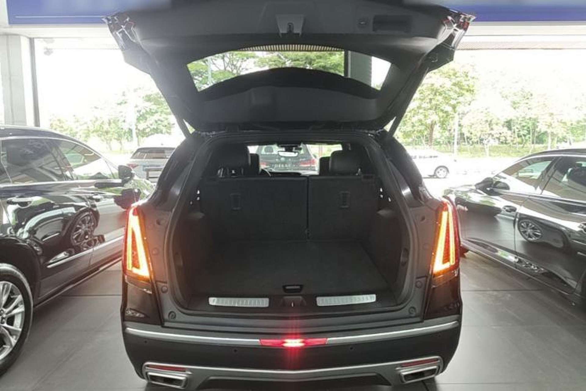 Used Cadillac XT5 2021 28T Luxury Model Trunk