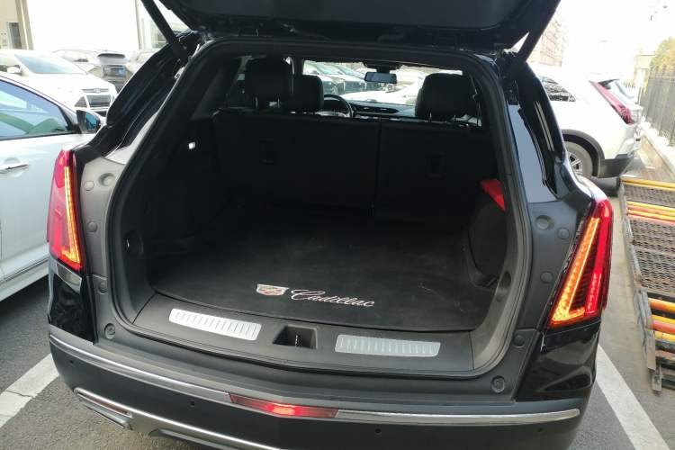Used Cadillac XT5 2021 28T Luxury Model Trunk