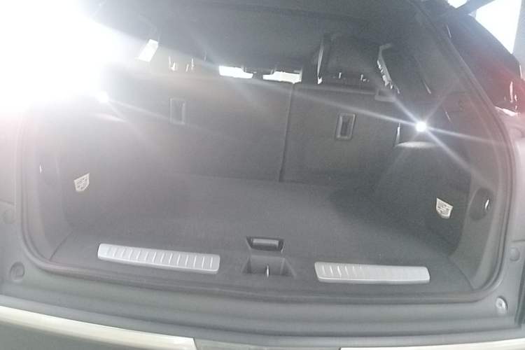 Used Cadillac XT5 2021 28T Luxury Model Trunk