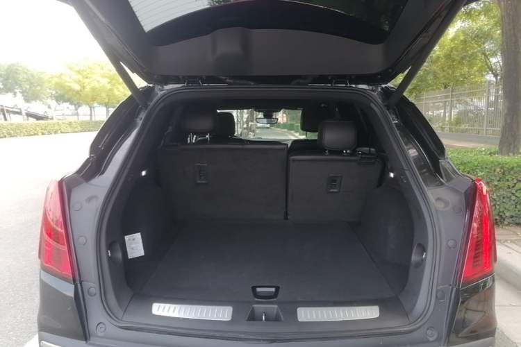 Used Cadillac XT5 2021 28T Luxury Model Trunk