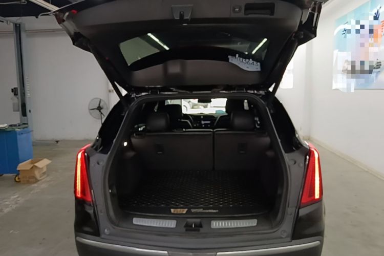 Used Cadillac XT5 2021 28T Luxury Model Trunk