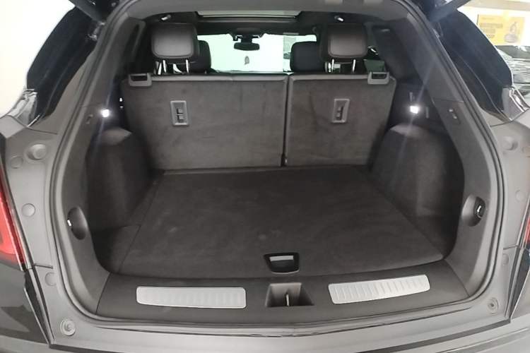 Used Cadillac XT5 2021 28T Luxury Model Trunk