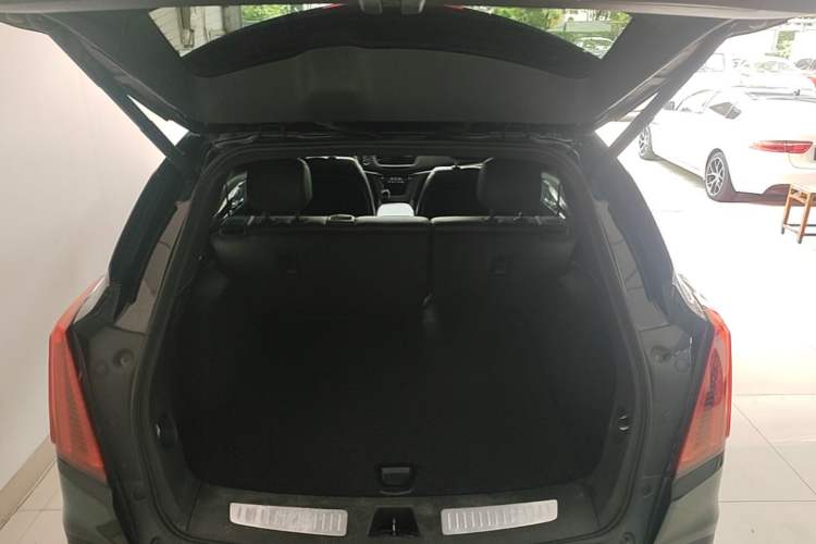 Used Cadillac XT5 2021 28T Luxury Model Trunk