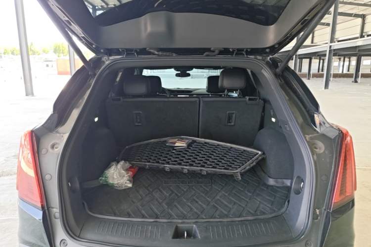 Used Cadillac XT5 2021 28T Four-Wheel Drive Tech Version Trunk