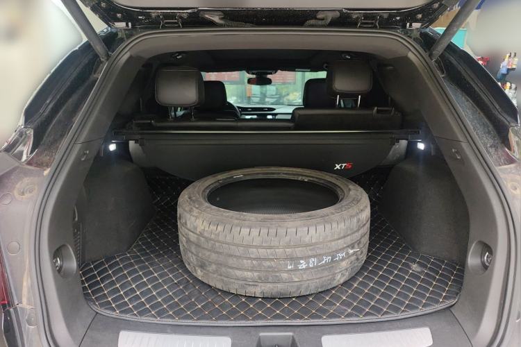Used Cadillac XT5 2021 28T Luxury Model Trunk